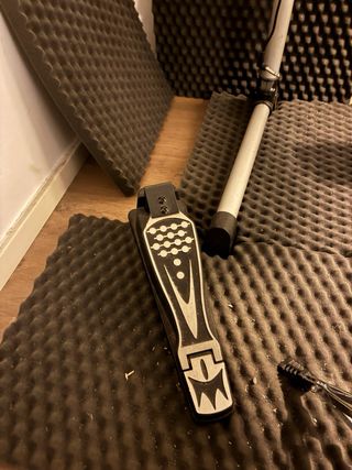 Batería electrónica con sillín y auriculares