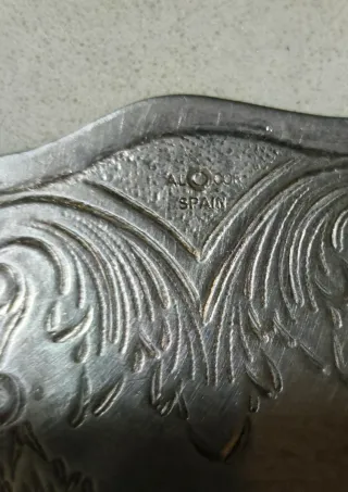 Bandeja antigua de plata con relieve