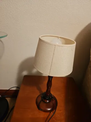 Lámpara de mesa madera y tela