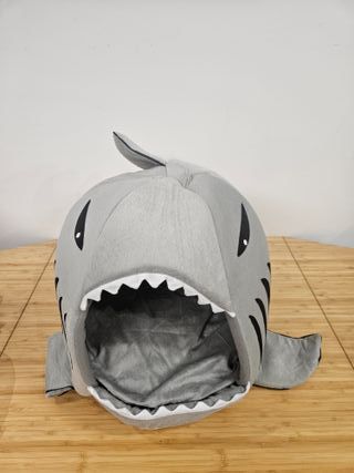 Casita para gato/perro pequeño forma tiburón gris