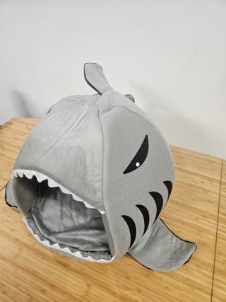 Casita para gato/perro pequeño forma tiburón gris