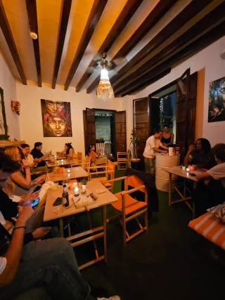 se traspasa local de bar cafetería y comercio