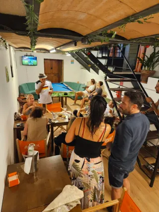 se traspasa local de bar cafetería y comercio