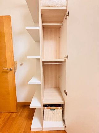 URGE vender Armario esquinero con baldas.