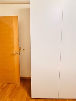 URGE vender Armario esquinero con baldas.