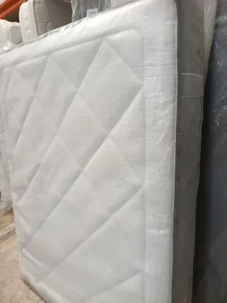 COLCHÓN + BASE TAPIZADA NUEVO