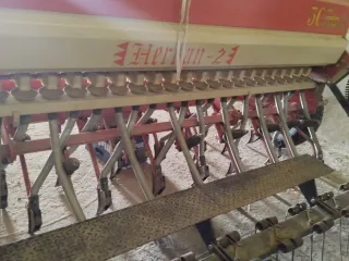 Sembradora Hernan de 270 ancho con borrahuellas