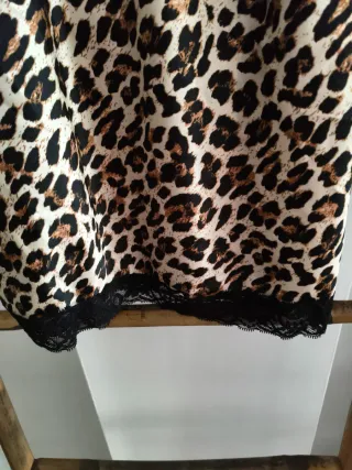 Lencera de satén con encaje