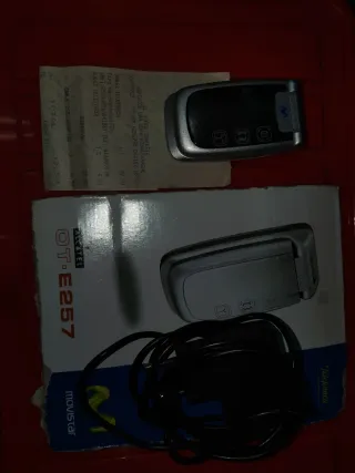 Móvil Alcatel Plata