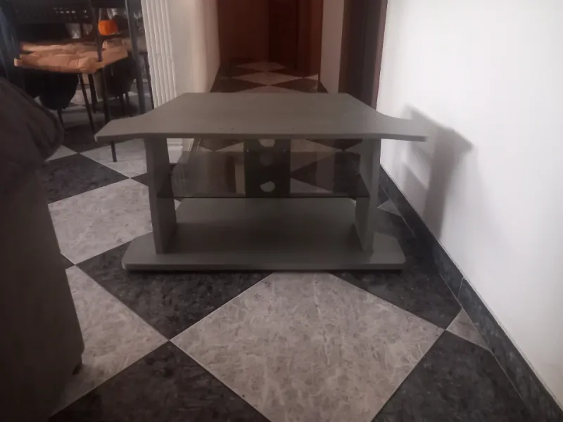 Se vende mesa para televisión