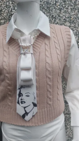 Cravatta gioiello con perle e cristalli