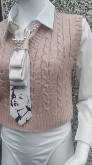 Cravatta gioiello con perle e cristalli