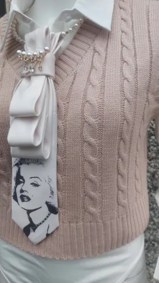 Cravatta gioiello con perle e cristalli