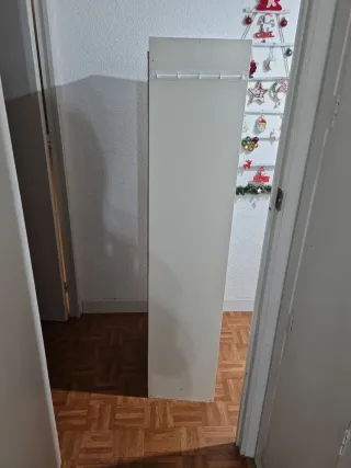 Estantería blanca de madera