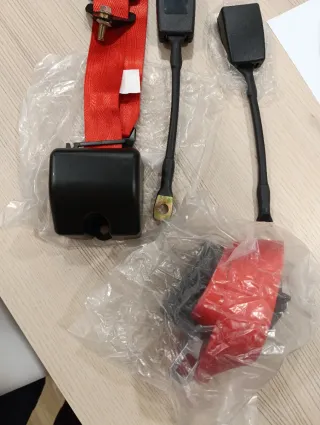 Cinturones seguridad Seat 124 rojos