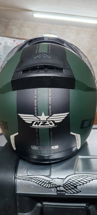 Casco Moto NZI Integral Verde. Sin Visera.