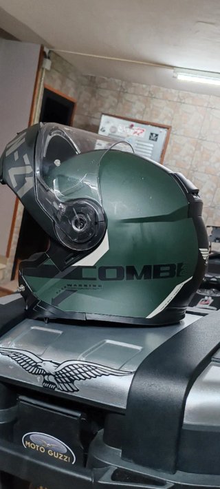 Casco Moto NZI Integral Verde. Sin Visera.