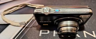 Cámara Digital Compacta Fujifilm 12MP 5x Zoom