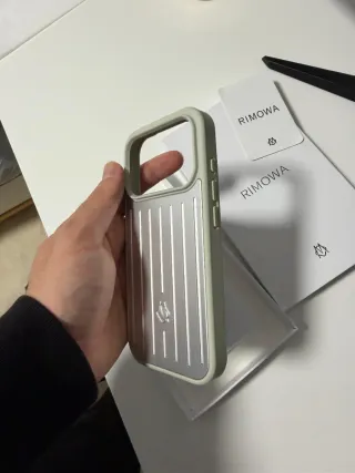 Rimowa iPhone 17 Pro