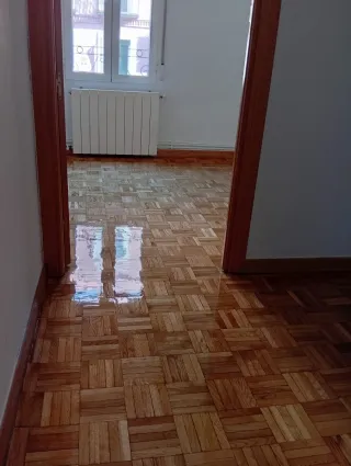 Tarima de madera y acuchillado