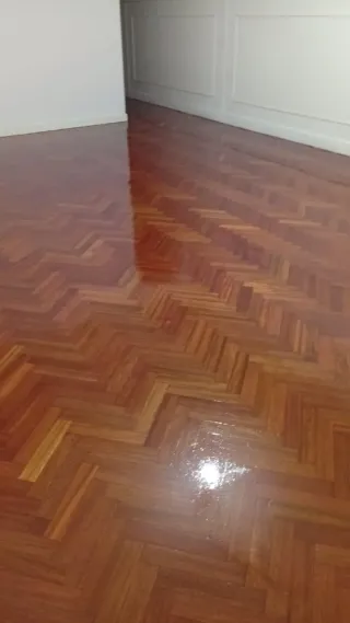 Tarima de madera y acuchillado