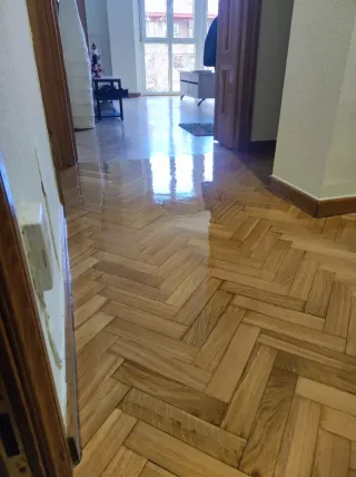 Tarima de madera y acuchillado