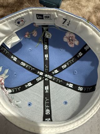 Gorra New Era LA bordada flores