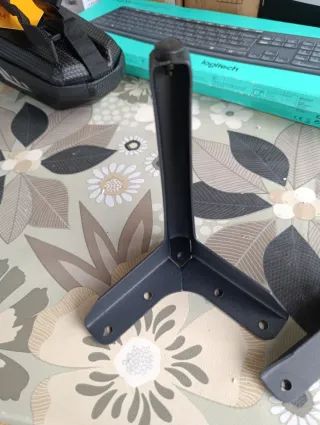 Tre 3 piedini per mobili in metallo