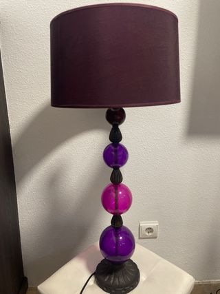 Lámpara de mesa morada y rosa