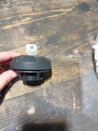 Tapón Gasolina Renault con Llave