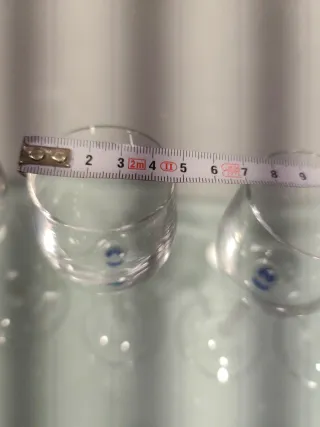 5 copas de licor de cristal azul y  transparentes