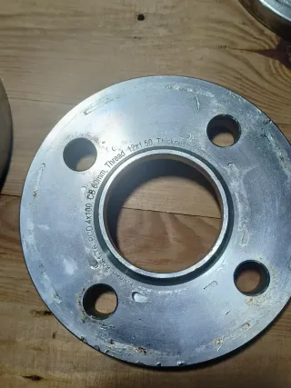 Separadores 4x100mm (2x20mm, 2x16mm) y tornillería