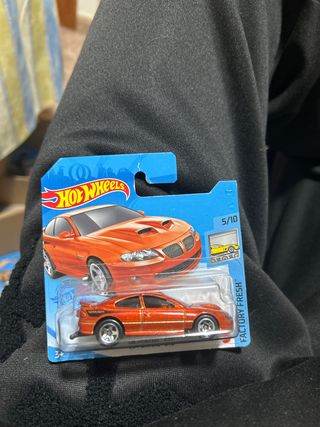 Hot Wheels Pontiac GTO Naranja
