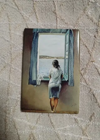 Imán Decorativo Mujer Ventana Mar