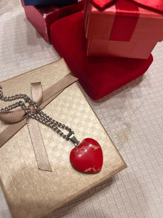 Collar Corazón Rojo y Cadena Plateada