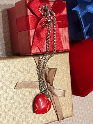 Collar Corazón Rojo y Cadena Plateada