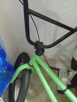 Bicicleta BMX color verde menta