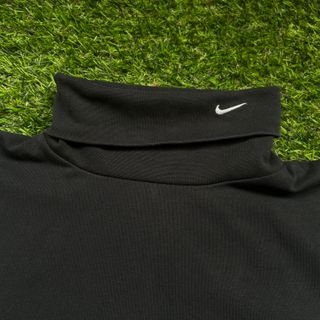 Jersey Nike cuello vuelto negro