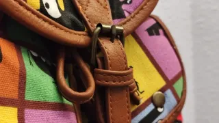 Mochila de monstruos de piel sintético