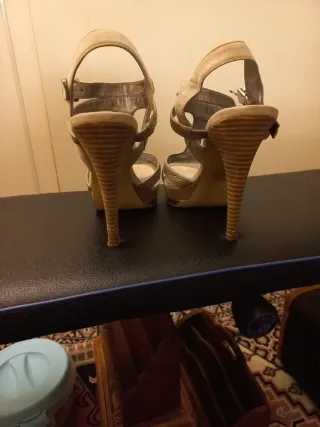 Sandalo donna Guess beige/oro