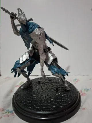 Figura de acción guerrero armadura azul