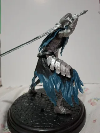 Figura de acción guerrero armadura azul