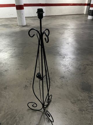 Lámpara de forja negra