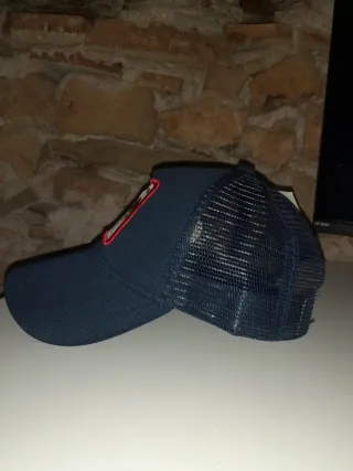Gorra azul tipo trucker