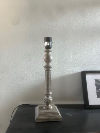 Pie de lámpara madera estilo francés cadesdesign