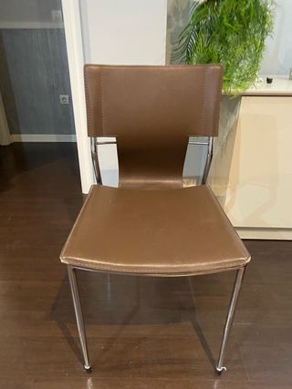 4 Sillas Diseño Piel y Metal