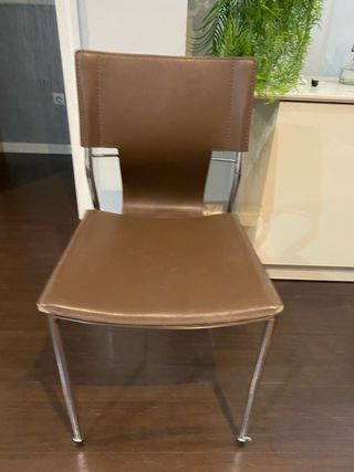 4 Sillas Diseño Piel y Metal