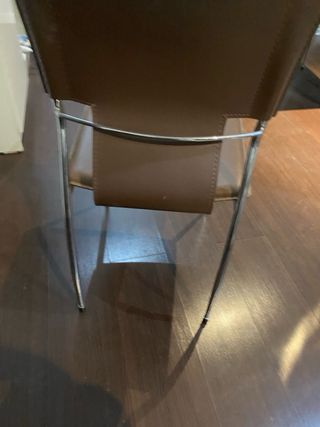 4 Sillas Diseño Piel y Metal