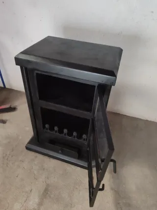 Estufa de leña negra