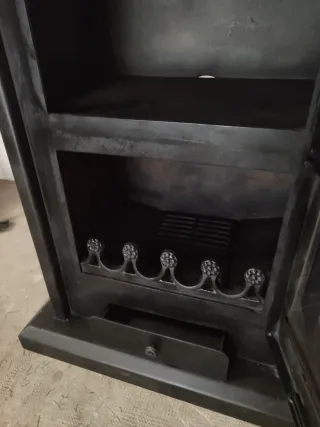 Estufa de leña negra